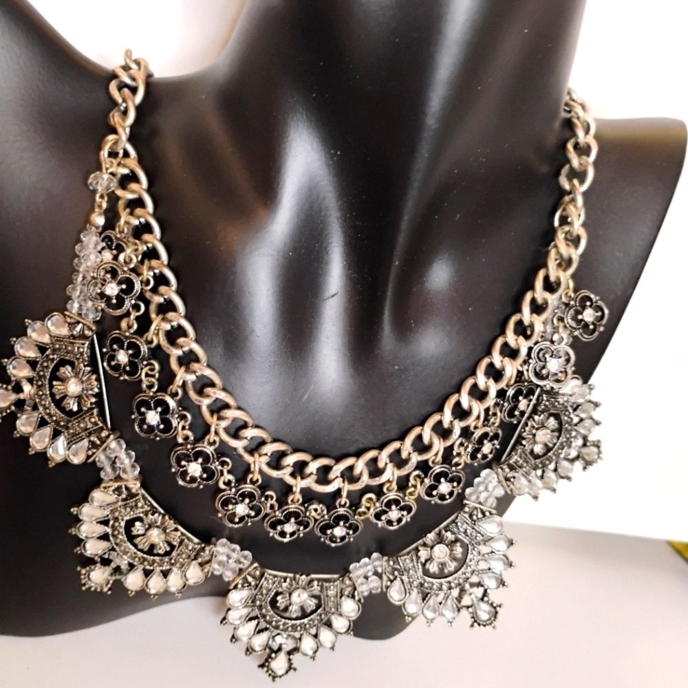 Vintage‎ Inspired Silver Tone Crystal and Bead Throne Bib Statement Necklace